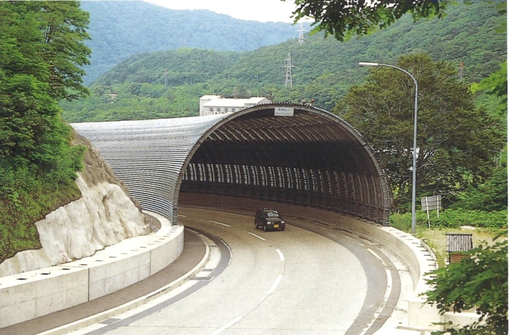 国道107号和賀仙人スノーシェルター